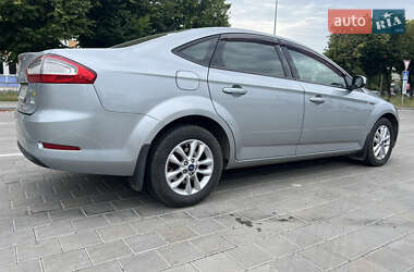 Седан Ford Mondeo 2012 в 