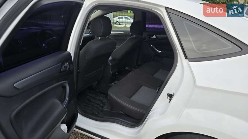 Седан Ford Mondeo 2012 в Чернигове