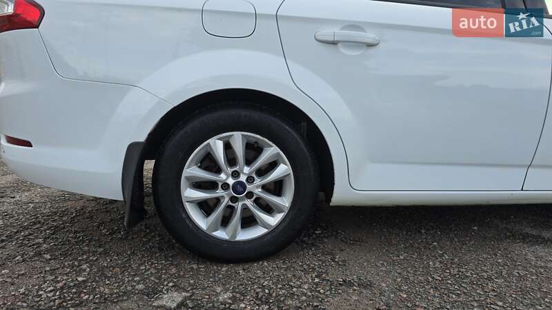 Седан Ford Mondeo 2012 в Чернигове