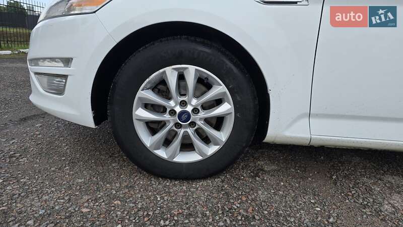 Седан Ford Mondeo 2012 в Чернигове