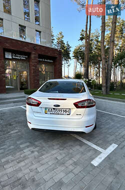 Седан Ford Mondeo 2012 в 