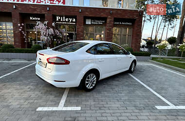Седан Ford Mondeo 2012 в 