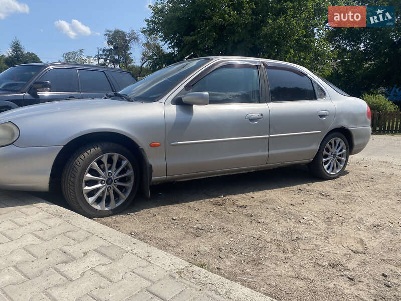 Лифтбек Ford Mondeo 2000 в Вышгороде