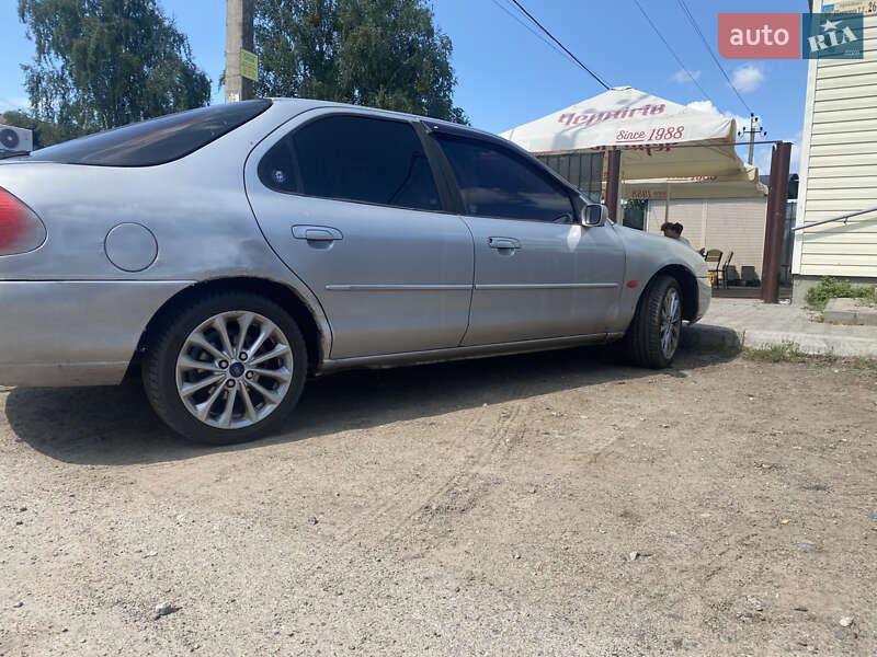 Лифтбек Ford Mondeo 2000 в Вышгороде
