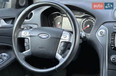 Лифтбек Ford Mondeo 2013 в 