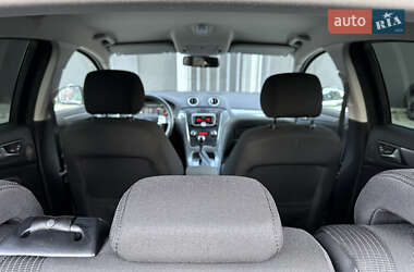 Лифтбек Ford Mondeo 2013 в 