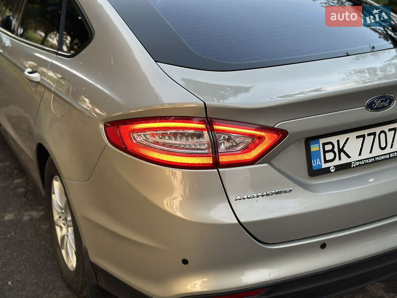 Лифтбек Ford Mondeo 2016 в Ровно