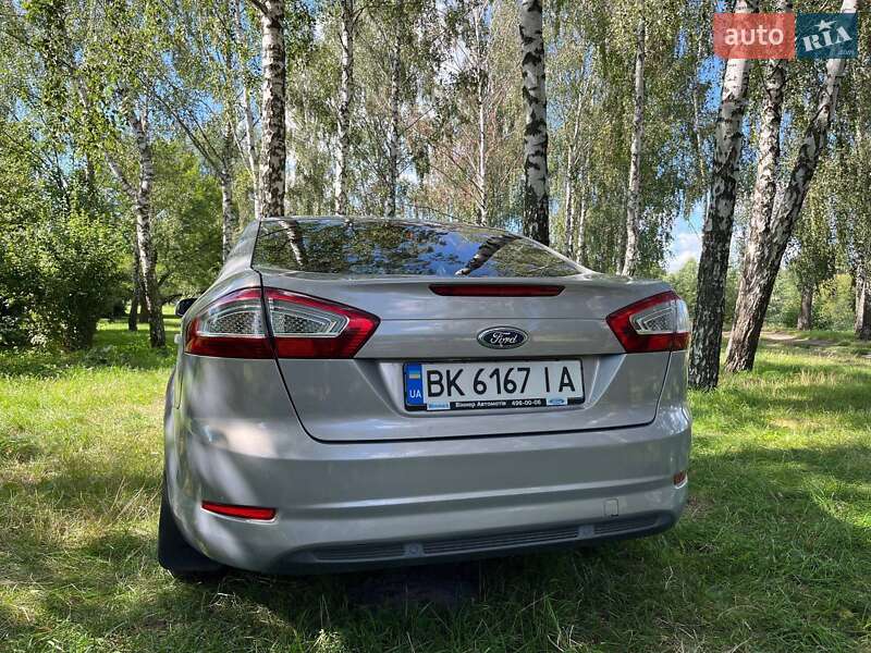 Седан Ford Mondeo 2010 в Киеве