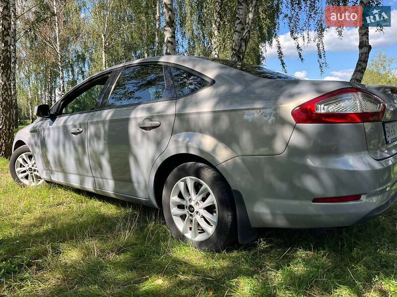 Седан Ford Mondeo 2010 в Киеве