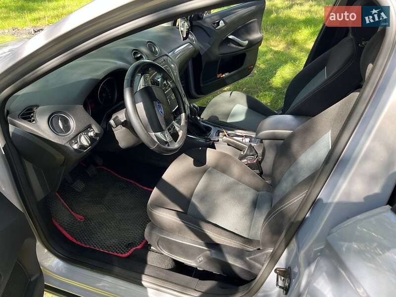 Седан Ford Mondeo 2010 в Киеве