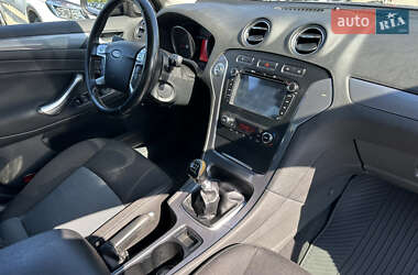 Седан Ford Mondeo 2012 в 
