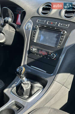 Седан Ford Mondeo 2012 в 