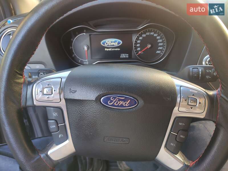 Седан Ford Mondeo 2011 в Стрию