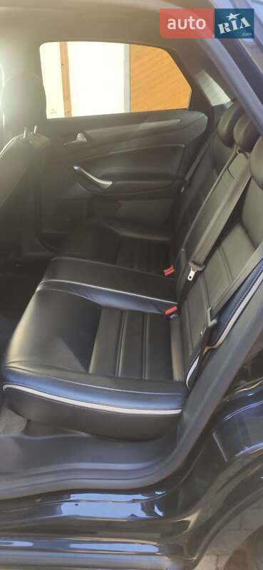 Седан Ford Mondeo 2011 в Стрию