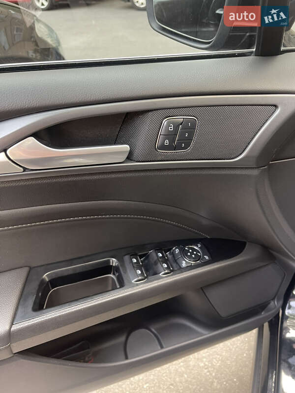 Седан Ford Mondeo 2016 в Киеве