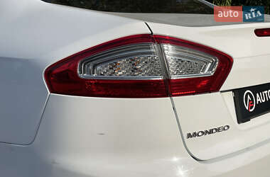 Седан Ford Mondeo 2012 в 