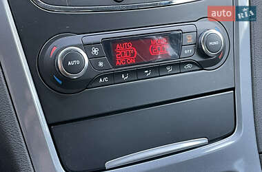 Седан Ford Mondeo 2012 в 