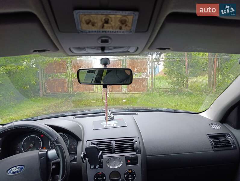 Седан Ford Mondeo 2001 в Городенке