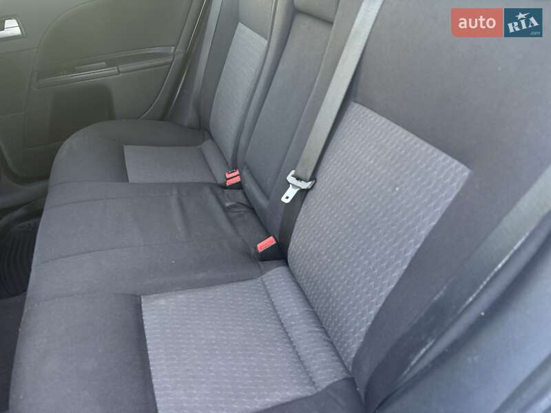 Лифтбек Ford Mondeo 2002 в Шептицькому