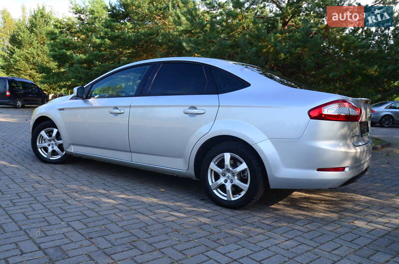 Седан Ford Mondeo 2013 в Дрогобыче