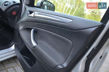 Седан Ford Mondeo 2013 в 