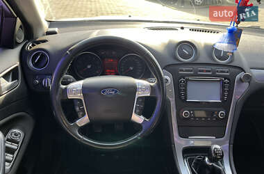 Седан Ford Mondeo 2012 в 