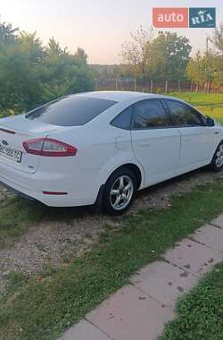 Седан Ford Mondeo 2012 в 