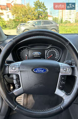 Седан Ford Mondeo 2012 в 