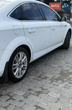 Седан Ford Mondeo 2011 в 