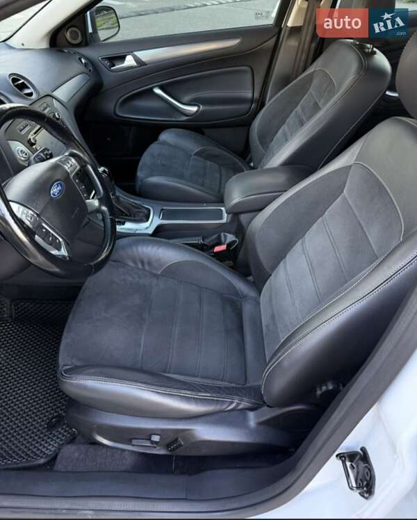 Седан Ford Mondeo 2011 в Житомирі