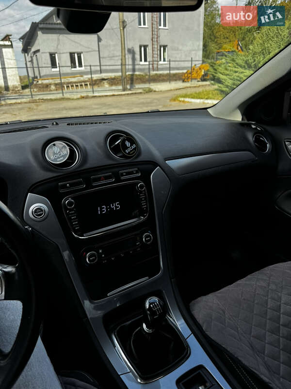 Седан Ford Mondeo 2012 в Краснограде