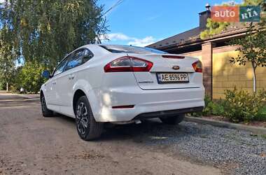 Лифтбек Ford Mondeo 2013 в 