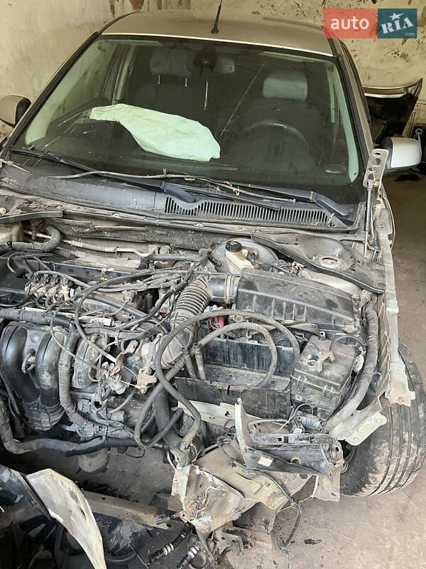 Седан Ford Mondeo 2005 в Конотопе