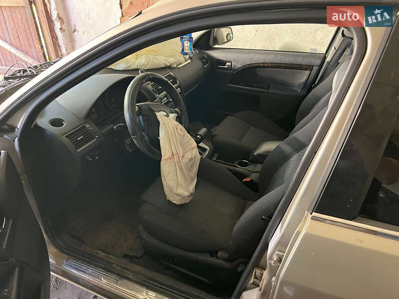 Седан Ford Mondeo 2005 в Конотопе