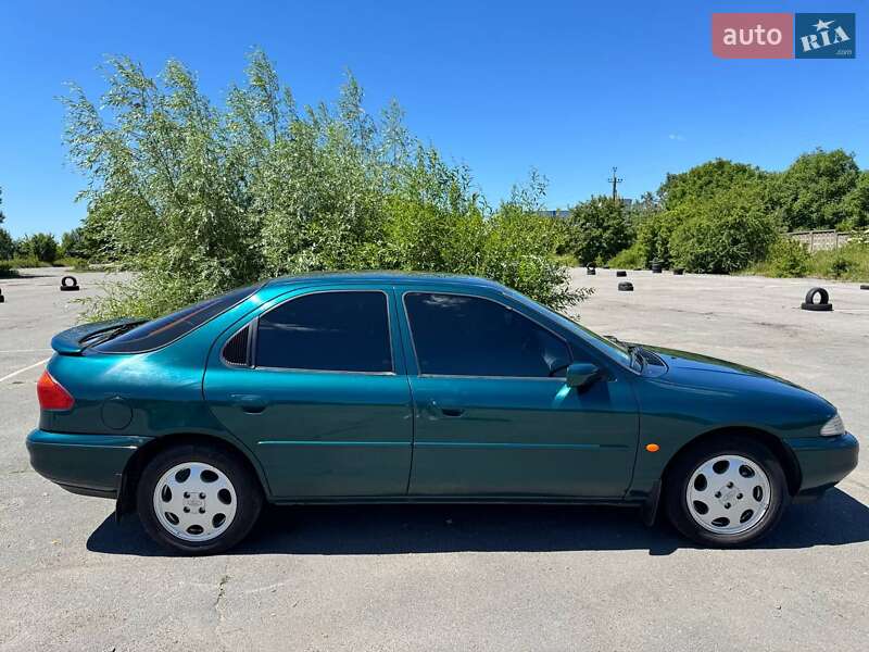 Седан Ford Mondeo 1996 в Хмельницком