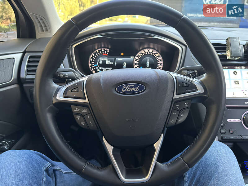 Седан Ford Mondeo 2016 в Киеве