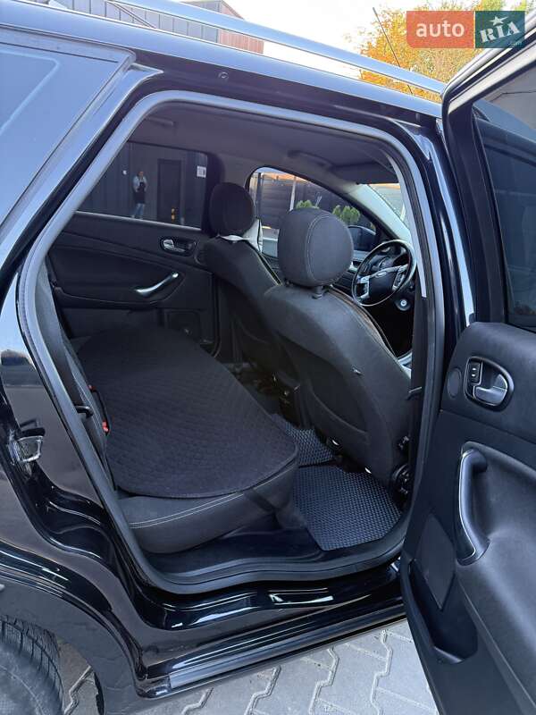 Універсал Ford Mondeo 2010 в Чернівцях