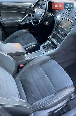 Седан Ford Mondeo 2012 в 