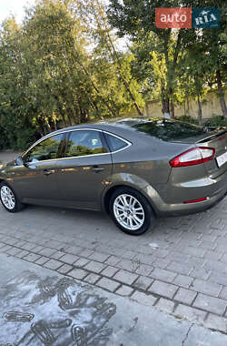 Седан Ford Mondeo 2012 в 