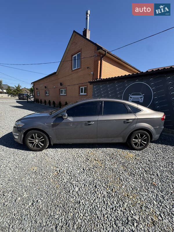 Седан Ford Mondeo 2013 в Дергачах