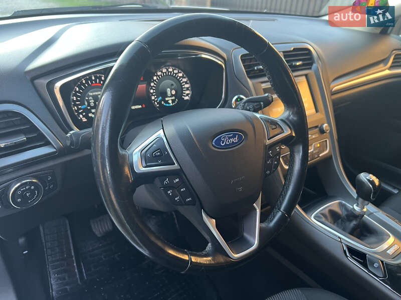 Седан Ford Mondeo 2015 в Черновцах
