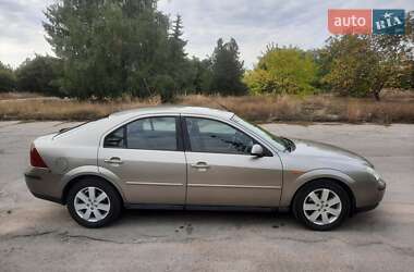 Лифтбек Ford Mondeo 2001 в 