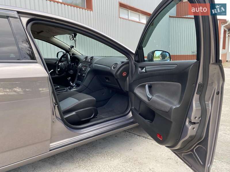 Седан Ford Mondeo 2011 в Хмельницком