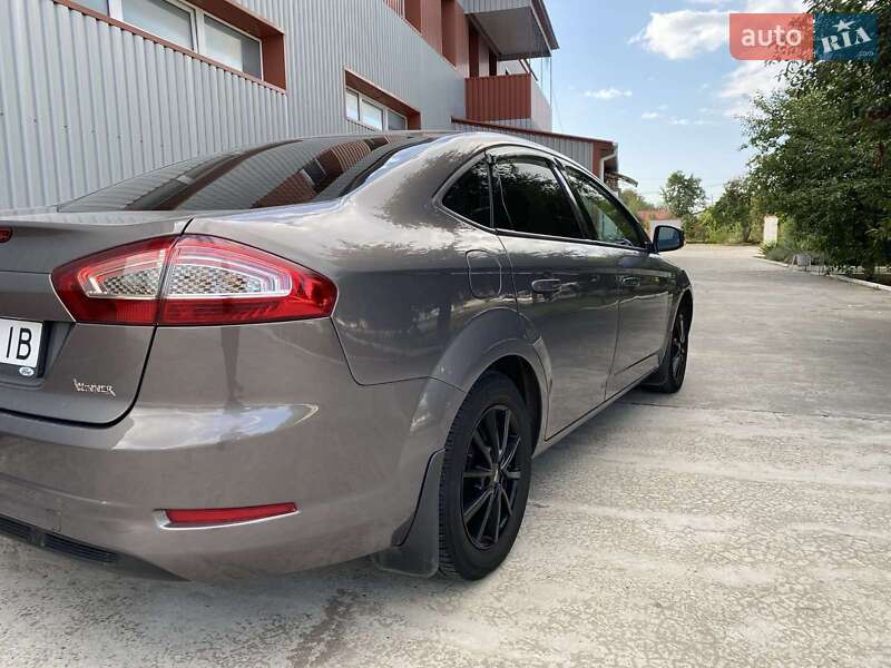 Седан Ford Mondeo 2011 в Хмельницком