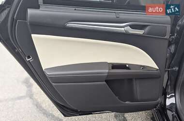 Седан Ford Mondeo 2015 в 