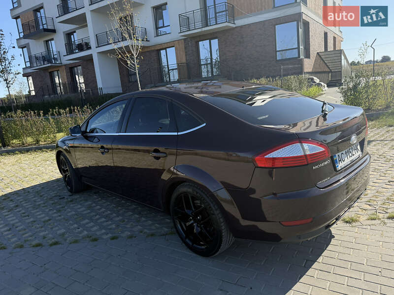 Седан Ford Mondeo 2010 в Луцке