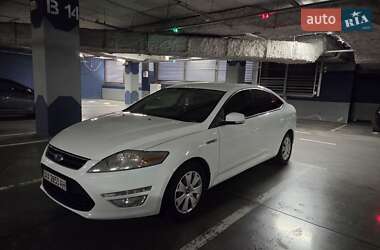 Лифтбек Ford Mondeo 2013 в 