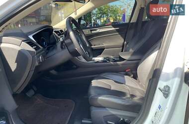 Седан Ford Mondeo 2015 в 