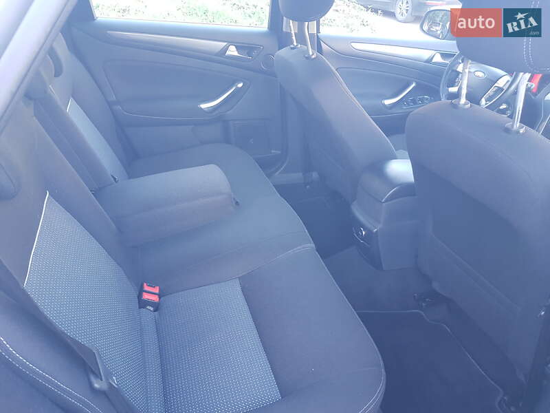 Универсал Ford Mondeo 2013 в Ровно