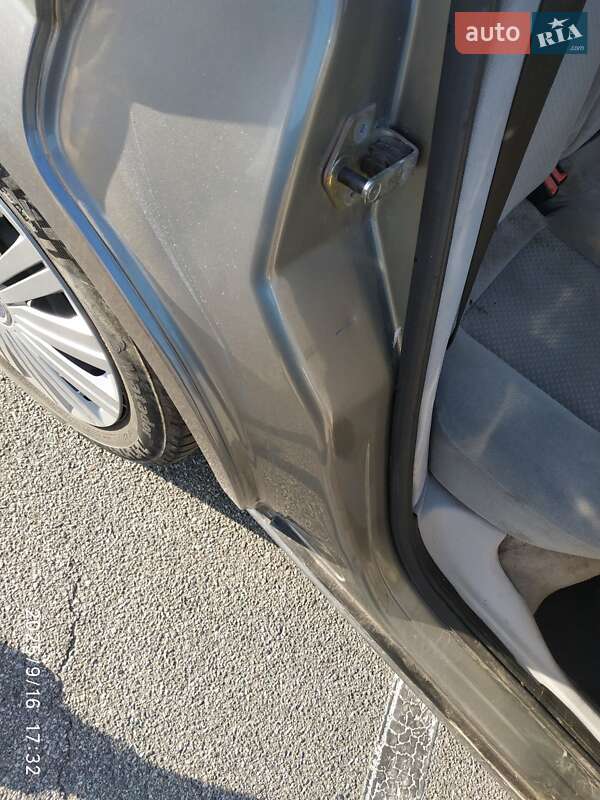 Ліфтбек Ford Mondeo 2001 в Києві фото 42 Ліфтбек Ford Mondeo 2001 в Києві